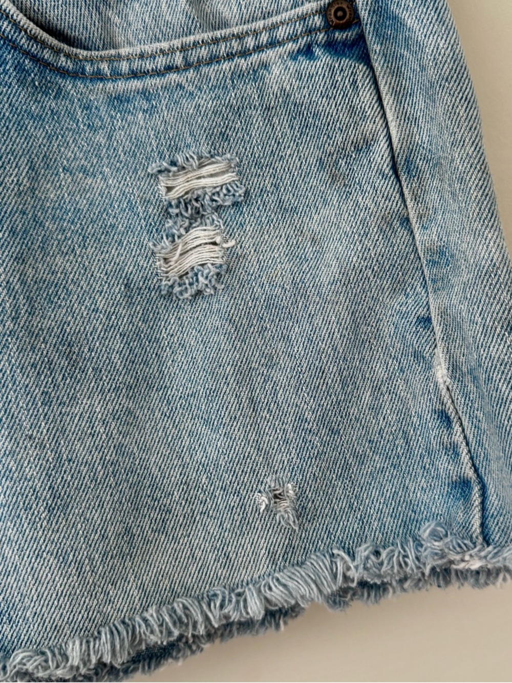 Vintage Wrangler Distressed Denim Cut Off Shorts – Size 33 (8 / 10) - Picture 3 of 6